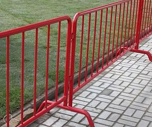 Окрашенные фан-барьеры