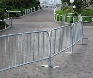 Оцинкованные фан-барьеры